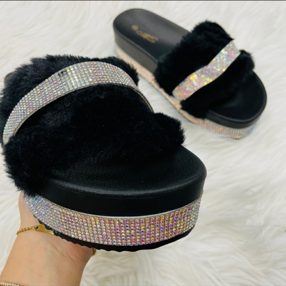 ‼️CLEARANCE PRICE FIRM‼️Black Faux Fur Rhinestone Platform Sandal🔥 - Picture 3 of 6